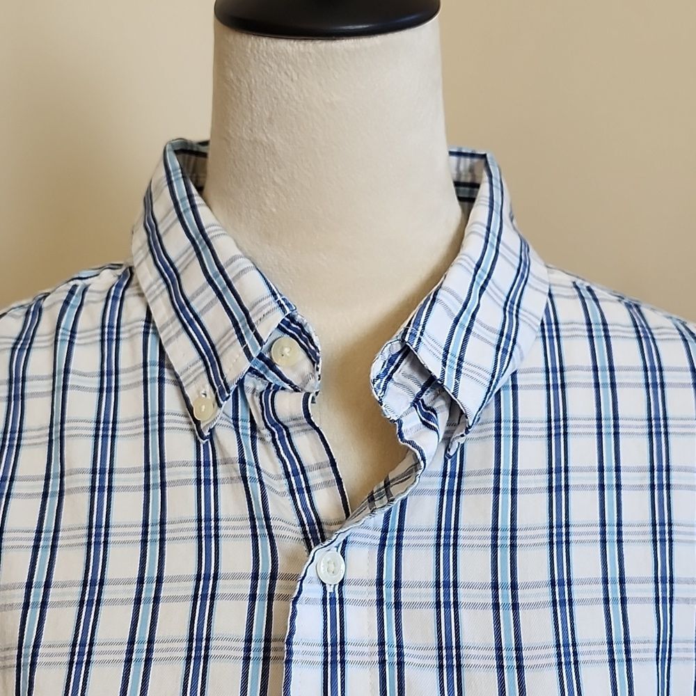 Chaps Men's Classic Blue and White Check Button-Down Collar Shirt, Size Large